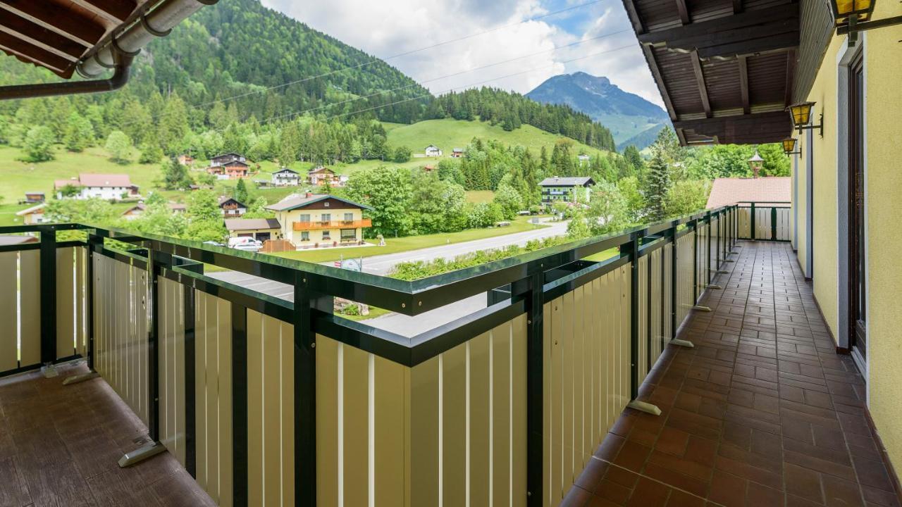 Hotel Landhaus Ausswinkl Russbach am Pass Gschütt Eksteriør billede