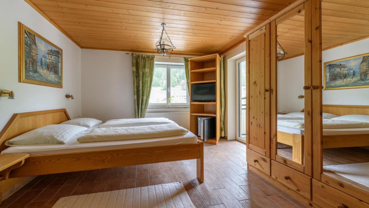 Hotel Landhaus Ausswinkl Russbach am Pass Gschütt Eksteriør billede
