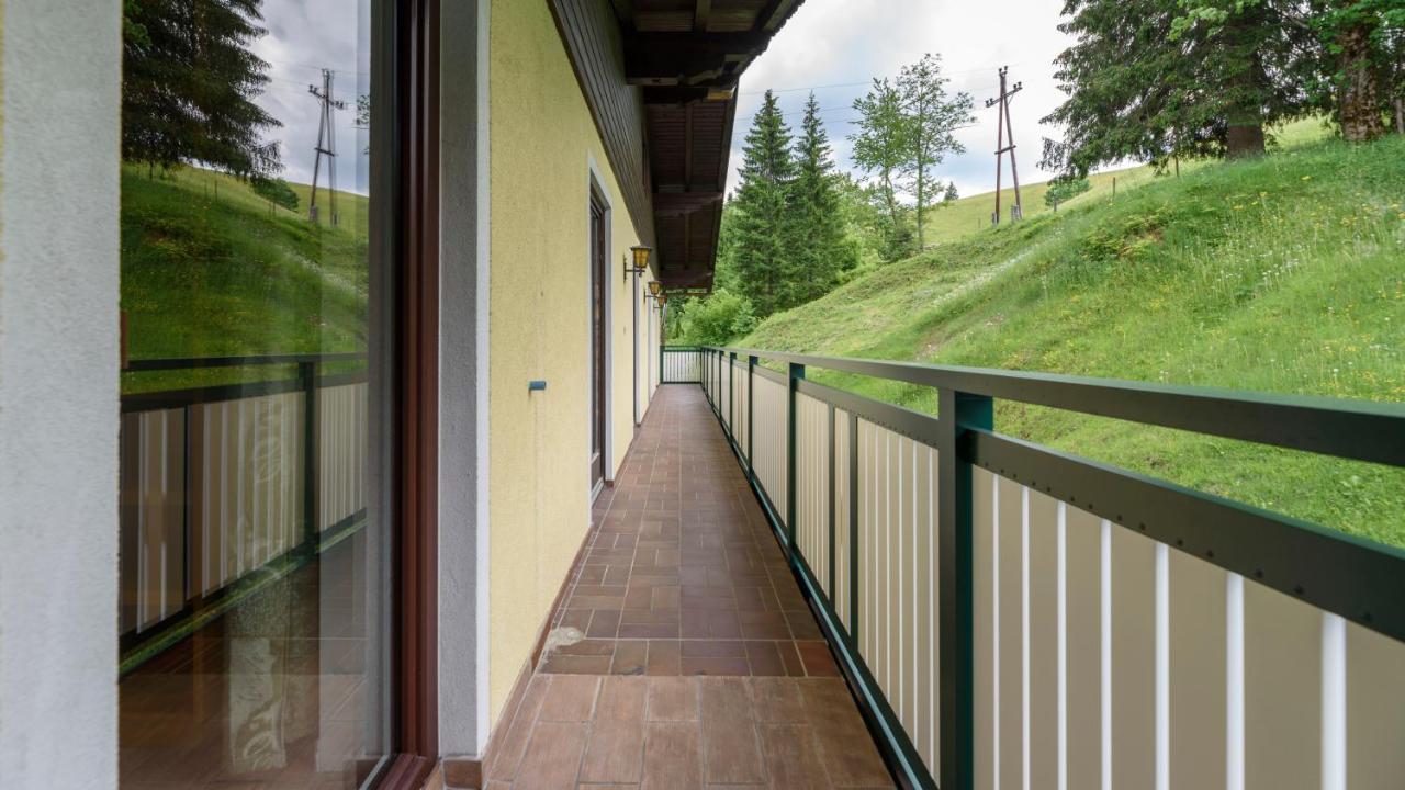 Hotel Landhaus Ausswinkl Russbach am Pass Gschütt Eksteriør billede