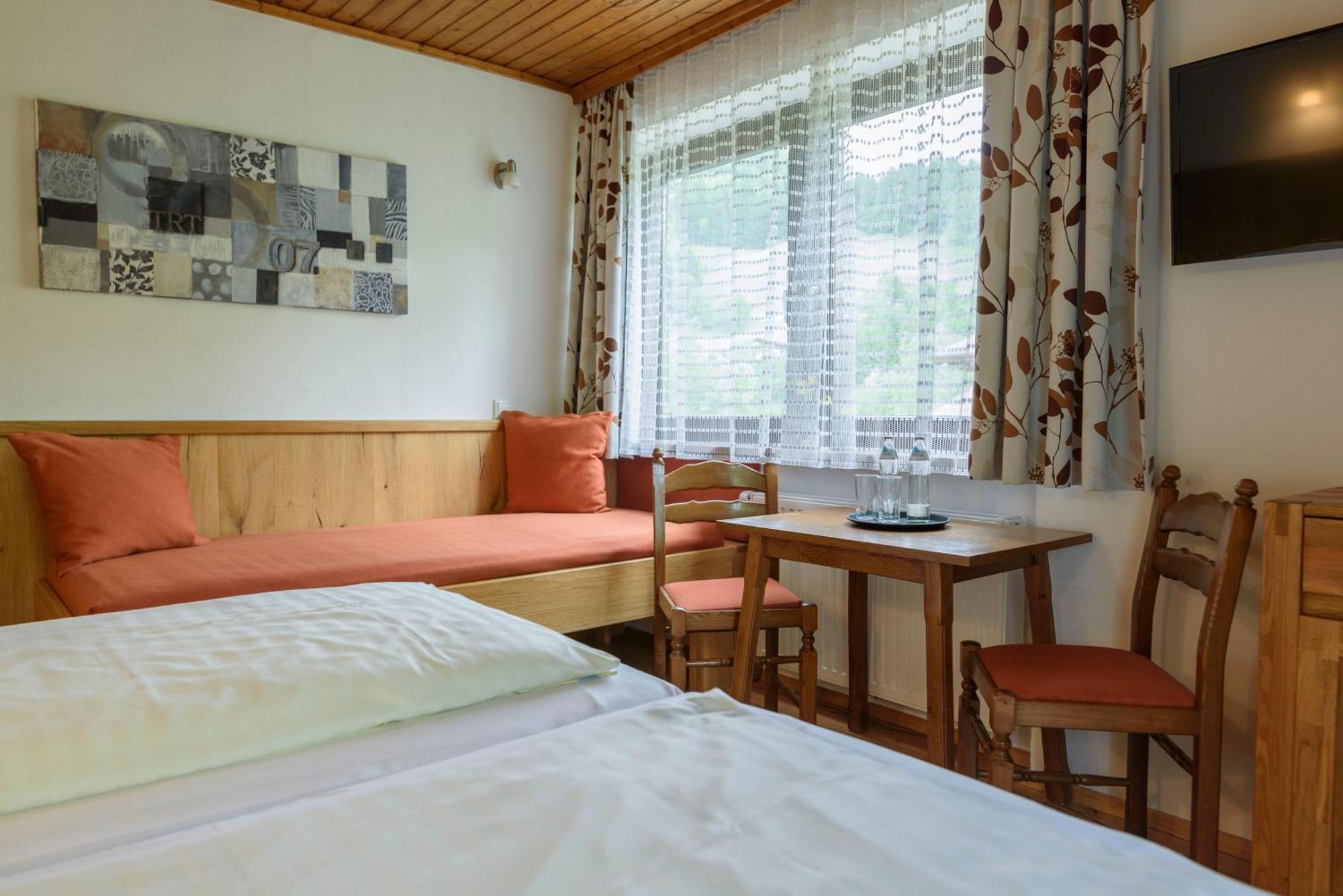 Hotel Landhaus Ausswinkl Russbach am Pass Gschütt Eksteriør billede